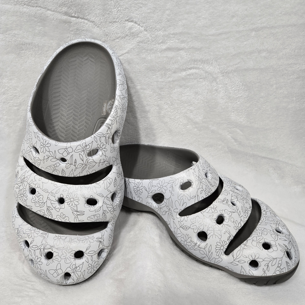 Floral Patterned Slip-On Clogs